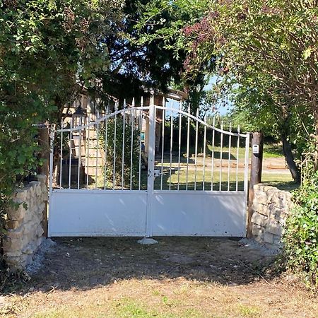 Вілла Les Anges Bleus Chavannes-Sur-Reyssouze Екстер'єр фото